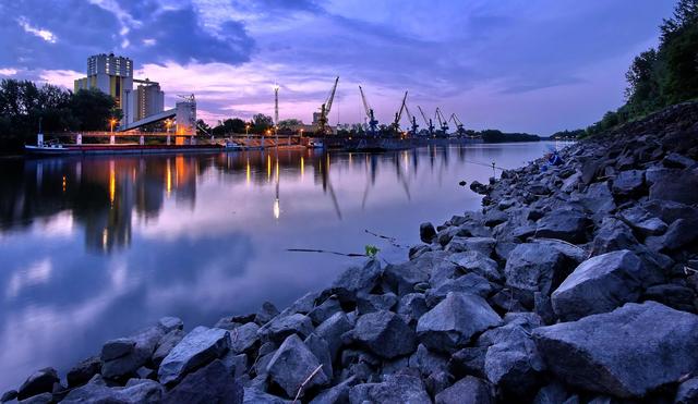 Dunaújváros - Ébredő kikötő