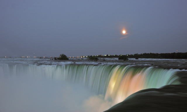 Niagara Vízesés, Kanada és USA - Niagara Vízesés-Telihold