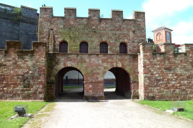 Manchester - Felújított Római-kori erőd kapuja