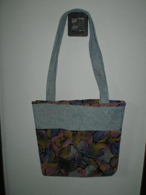 Hobby - foltvarrással készült táska....sk. / egy blúzom és a férjem farmerja bánta :-)