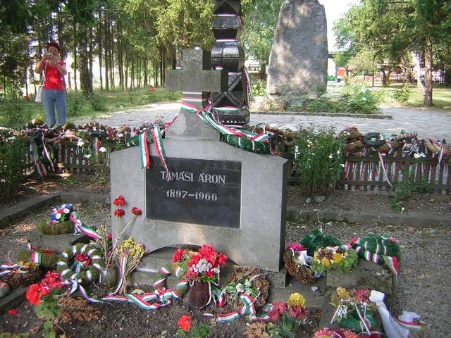 Erdély - Tamási Áron síremléke