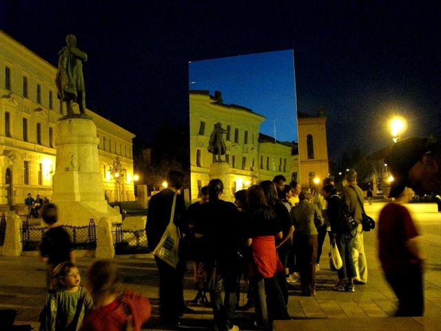 Tükröződések - 2010. szeptember 24. Trapp Nap - Pécs, Kossuth tér este