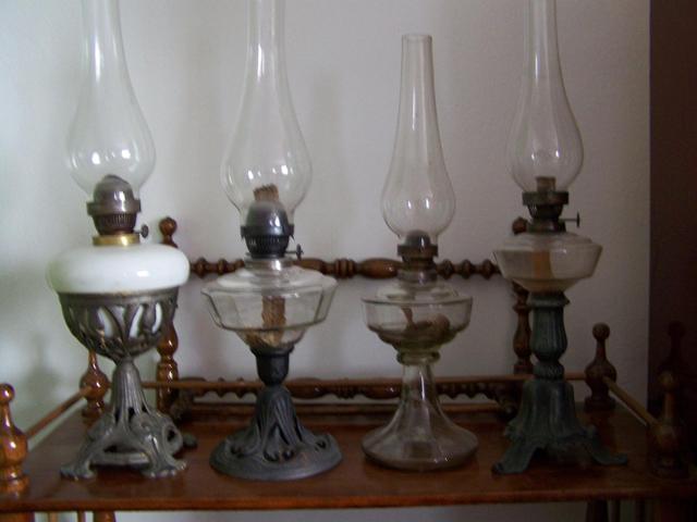 gyüjteményemböl - asztali petróleum lámpák