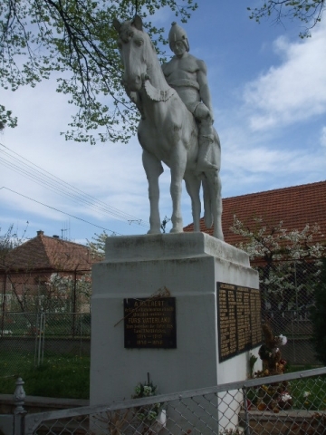 Hidas - lovas szobor