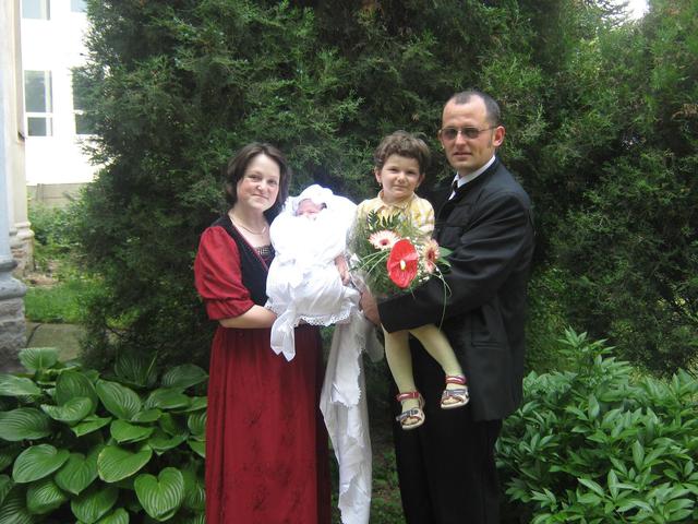 ZSEBE CSALÁD 2011 - Zselyke Sarolta keresztelője