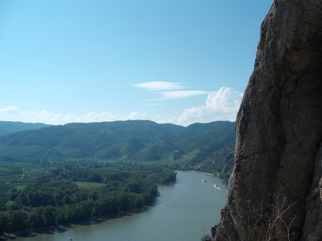 Nyári utazások :Ausztria ,Wachau - Duna kanyar a meredek szikla tövéből
