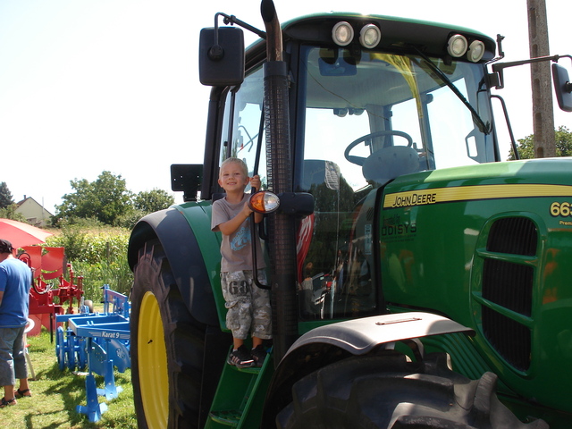 Gazdanapok Szentlőrinc 2011. - John Deer traktor.