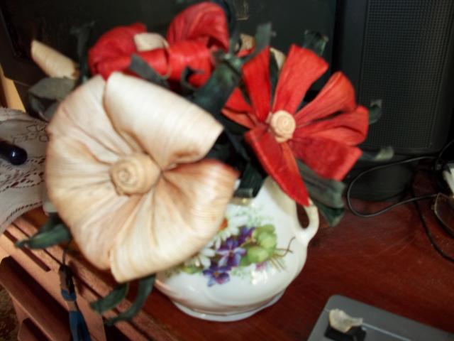 kezem által készült, csuhé virágok - névtelen