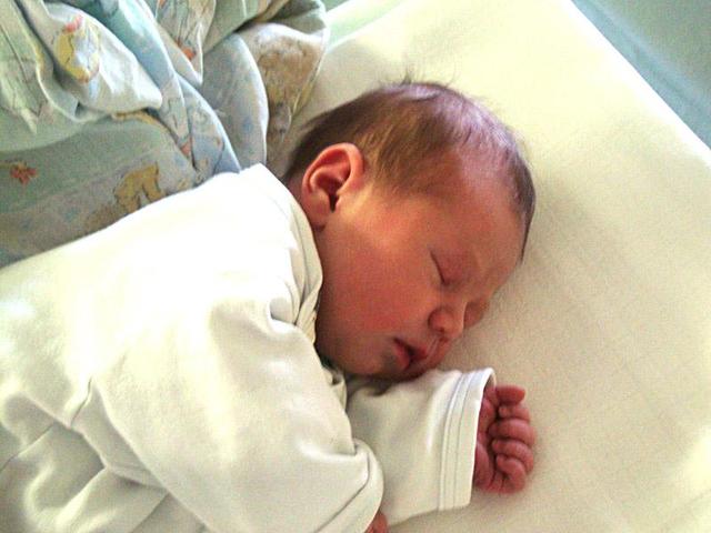 Unokám, Aliz (Csodaországból...) - Az első unokám, ma 1 naposan... Neki minden csoda lesz, nekem már most Ő az...