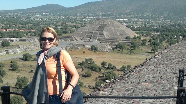 Esőisten - Teotihuacan; a háttérben a nap piramisa