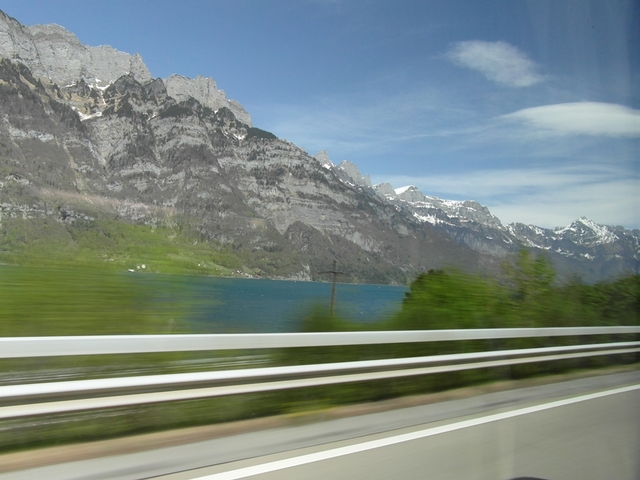 Busszal a Svájc-i Alpokban