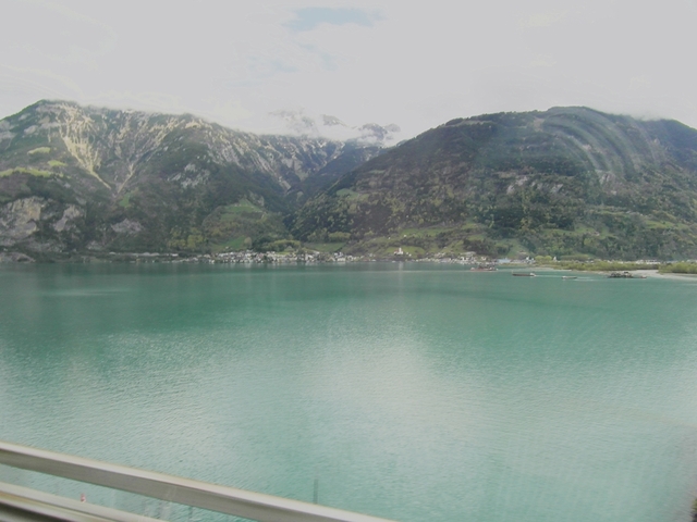Busszal a Svájc-i Alpokban