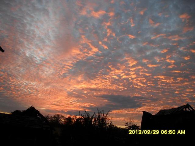 felhők - Nyírkarász,hajnali égbolt,napkeltére várva