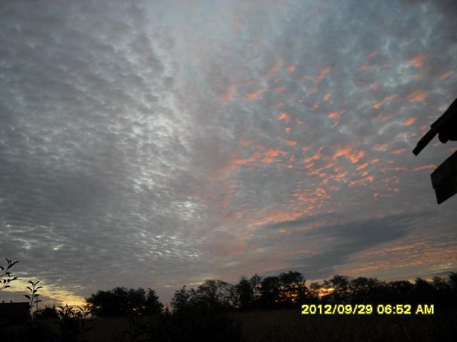 felhők - Nyírkarász,hajnali égbolt,napkeltére várva