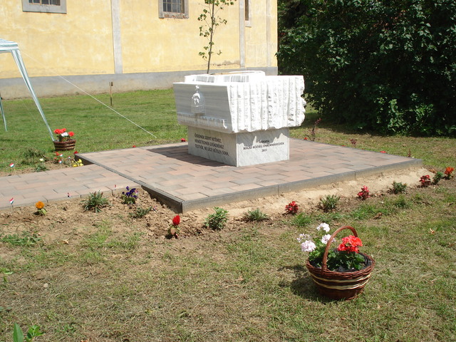 Trianoni megemlékezés:Bogád 2012.06.01. - A templomkert egy része