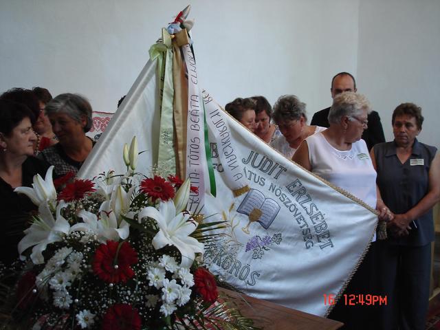 Nőszövetségi zászlóavatás Érkőrös 2012 - a templomban