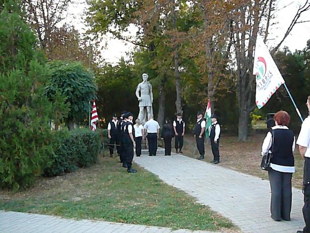 Nemzeti Ünnepek, megemlékezések - Koszorúzás a Petőfi-szobornál Október 6-án