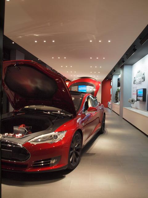 Hollandia - Tesla shop