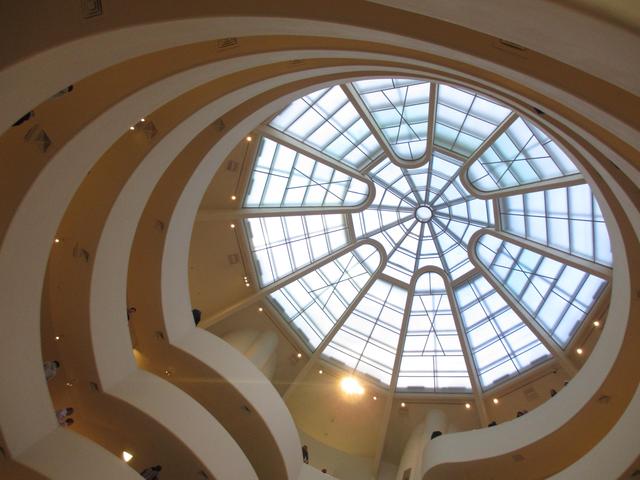 Möbius alla Frank Loyd Wright (Guggenheim Múzeum, New York) ) - névtelen