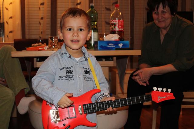 Stefan 3 éves - A muzsikus:)
