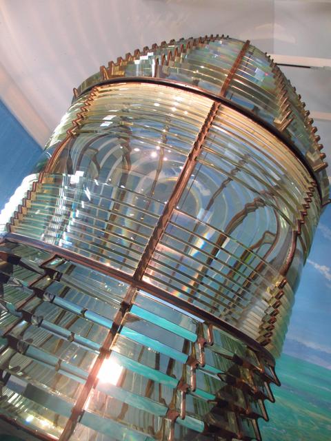 csillárok es egyéb világító testek - A világítótorogy első prizmaüveg kupolája (Key West; FL)