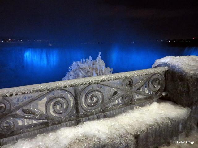 KANADA - Jégbe zárt pillanat a Niagara vízesésnél