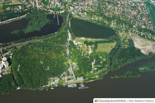 Duna+ város+Vasmű= Dunaújváros - Az öböl és a ó falu részlete