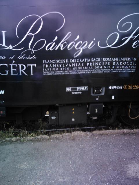 II Rákóczi  Ferenc emblémával a Csiksomlyói zarándok vonat Kolozsvár vasutállomásán
