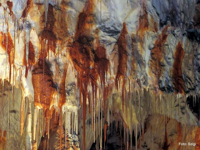 Gombaszögi csepkőbarlang
