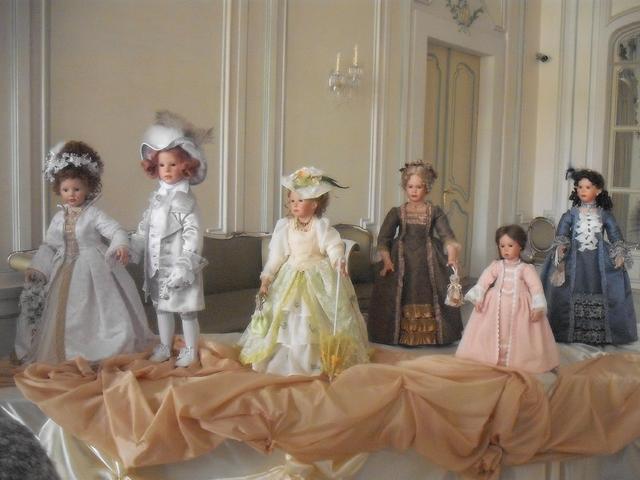 Porcelánbaba kiállítás az Eszterházy kastélyban
