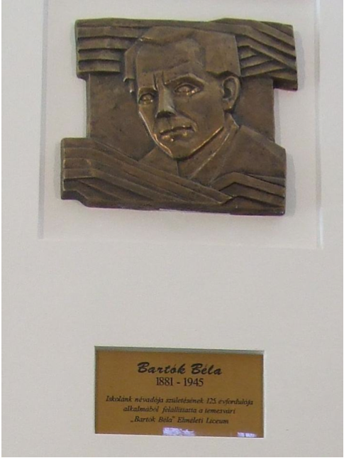 Bartók-emléktábla a Bartók Béla Líceumban
