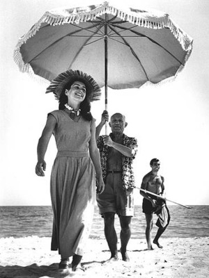 Françoise Gilot, Pablo Picasso és Robert Capa. Golfe-Juan, Riviéra, Franciaország, 1948.