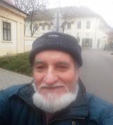 MÖGÖTTEM ÁLL A SZÁZÉVES CUKRÁSZDA…