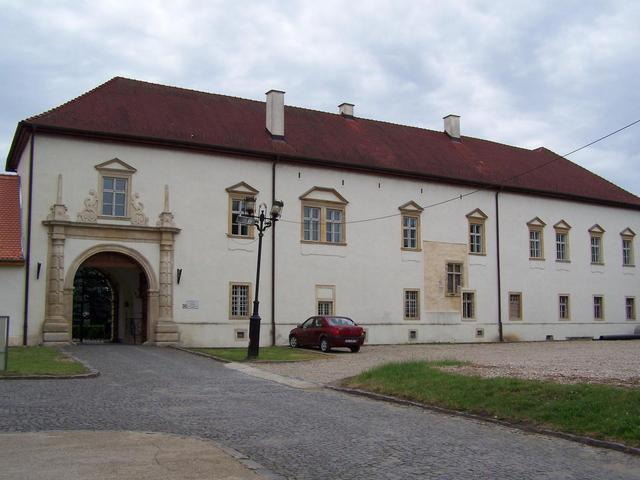 Gyulafehérvár -  Érseki palóta,az egyházmegye 1000 éves fennállása alkalmából újitották fel,a székesegyházzal együtt.