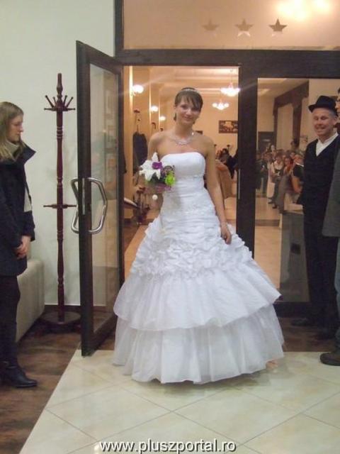 Divatbemutató és esküvői ruha vásár