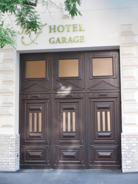 Ajtók, ablakok Szegedről szeretettel - Egy hotelnek hála parádésan felújított épület Szent János Hotel Szeged