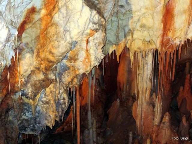 Gombaszögi csepkőbarlang